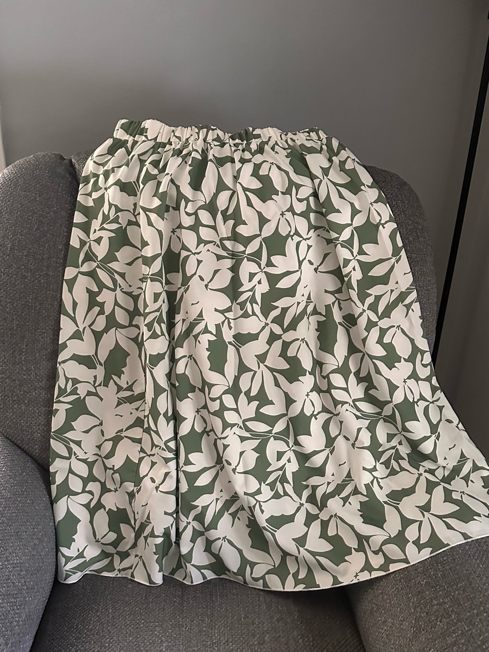 SHEIN sage Green & White Botanical Midi Skirt